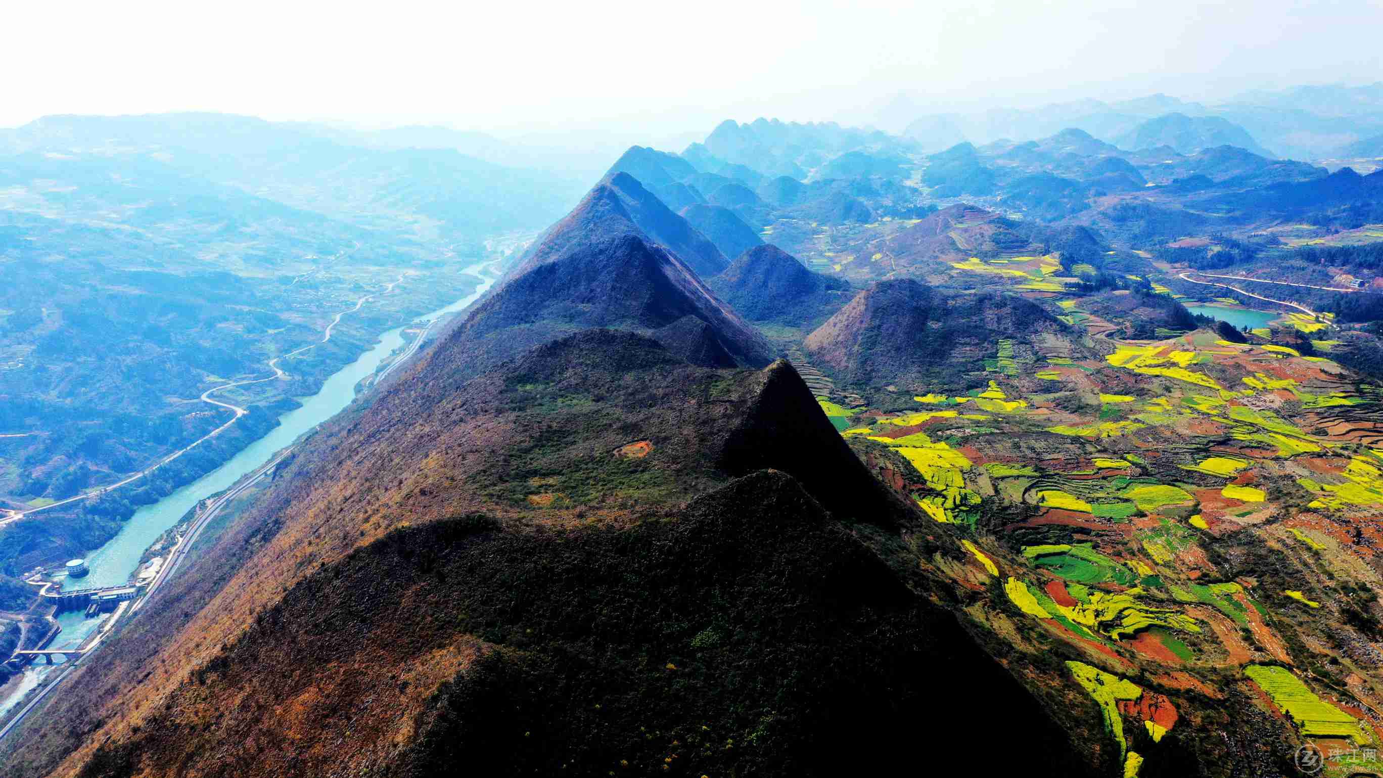 锦绣画布上的十八连山